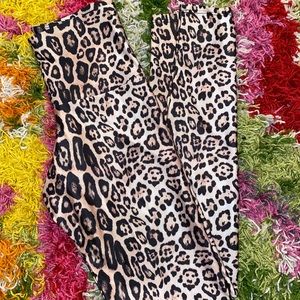 Onzie cheetah print leggings